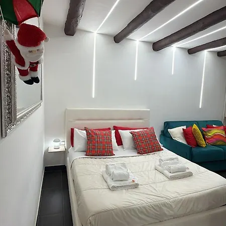 Rama-chiaia10 Apartment